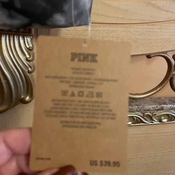 Women - Picture 4 of 8